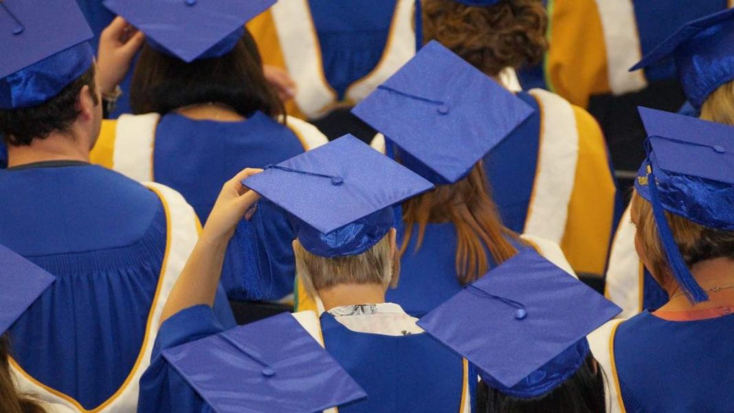 309490-graduation_convocation_tassel-599260