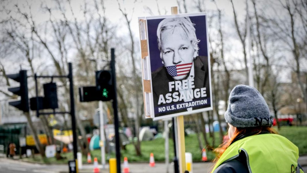311781-assange_1