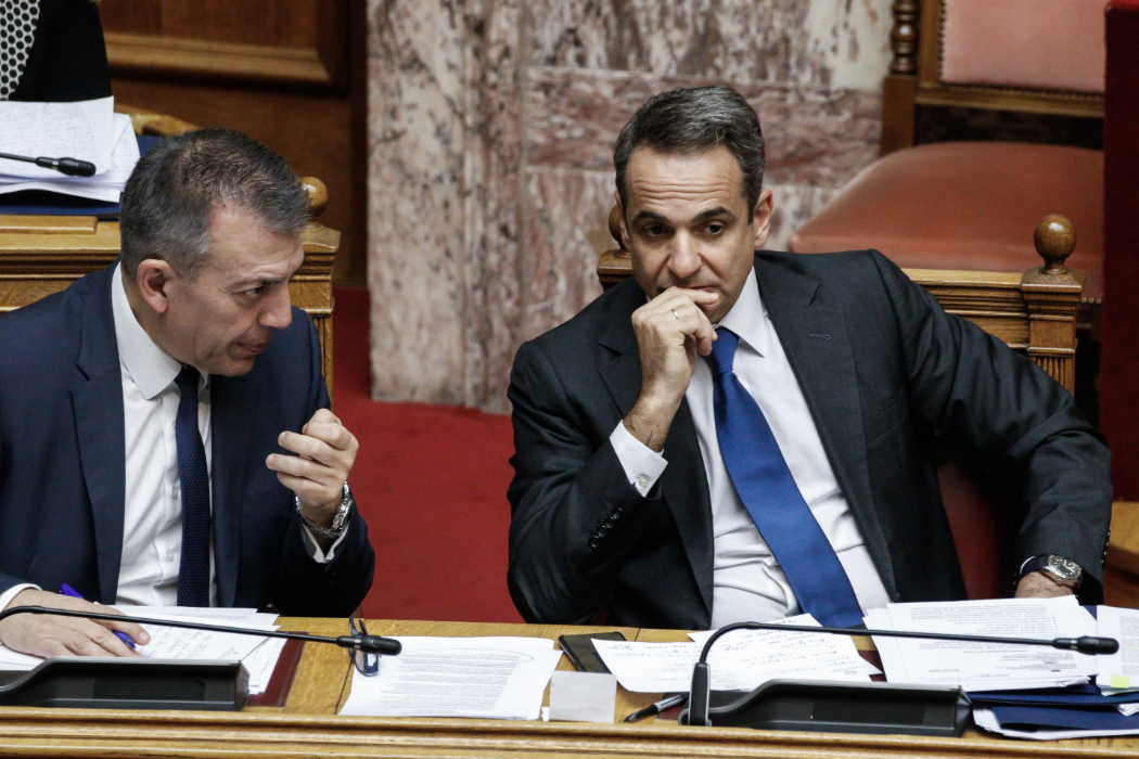 skandalo-me-minymata-kai-politikes-proektaseis