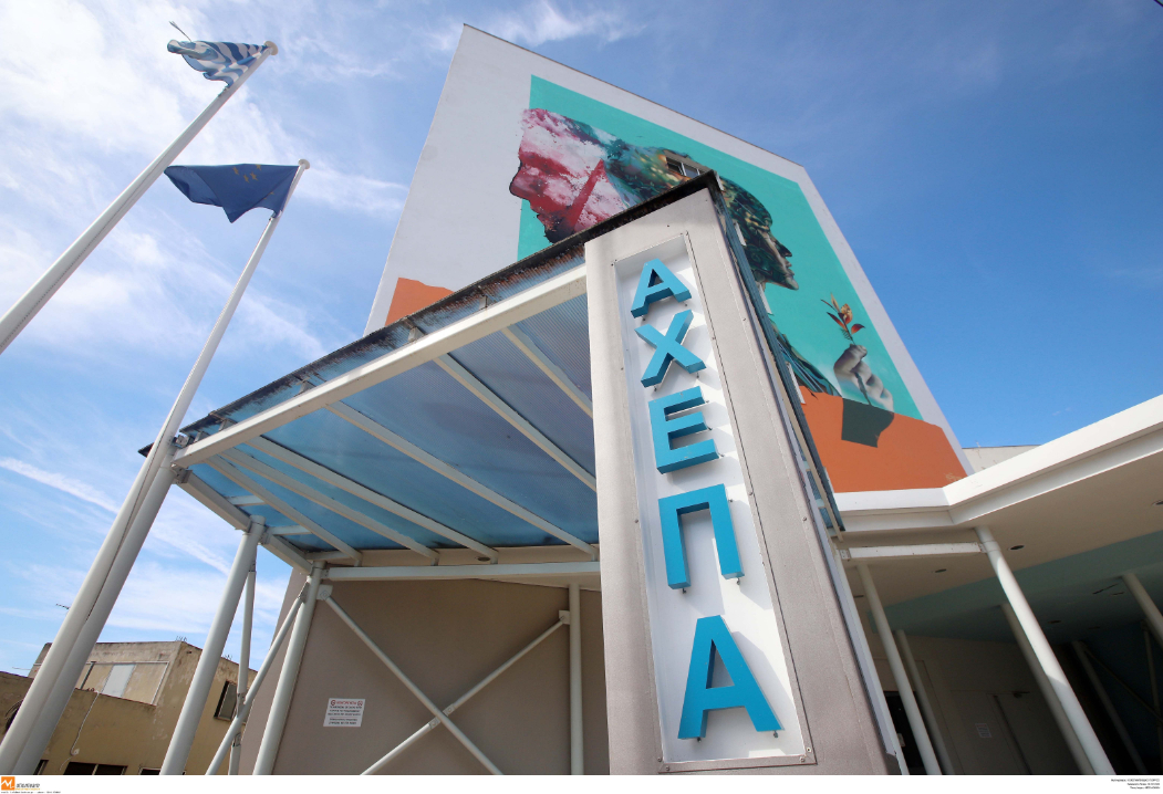 thetikes-ston-koronaio-treis-ergazomenes-sto-axepa