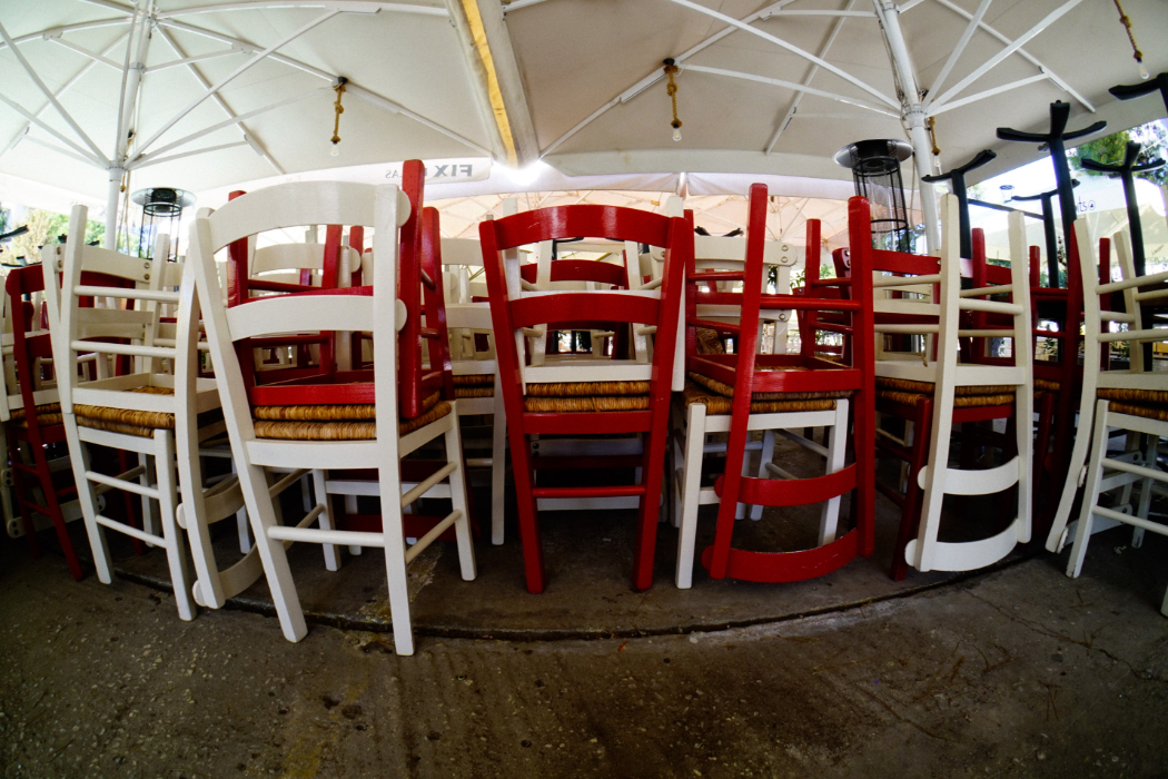 dyskolo-anoigma-tis-estiasis-apo-ioynio-me-ligo-kosmo-kai-mono-me-eksoterikoys-xoroys