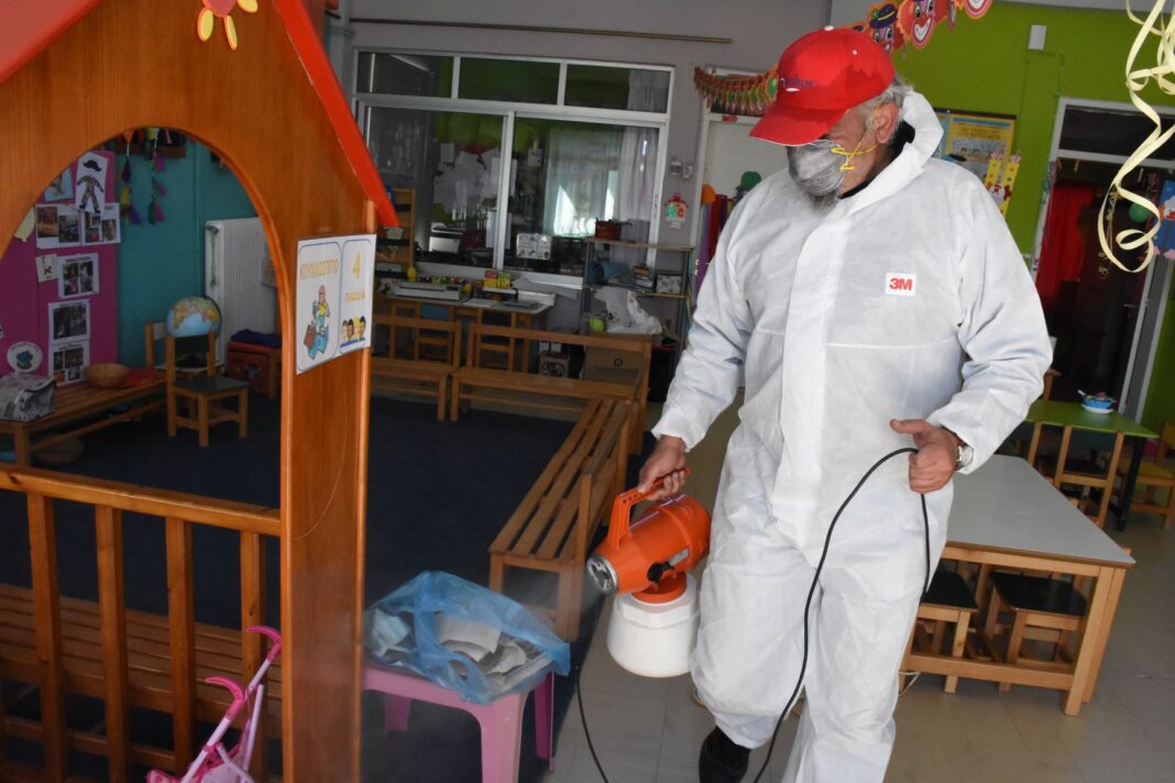 poios-psyxologos-tha-mas-sosei-apo-tin-tile-ekpaideysi-sta-nipia