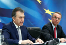 Στον αέρα οι συλλογικές συμβάσεις: Δεν υπογράφει ο Βρούτσης, κίνδυνος για τους μισθούς