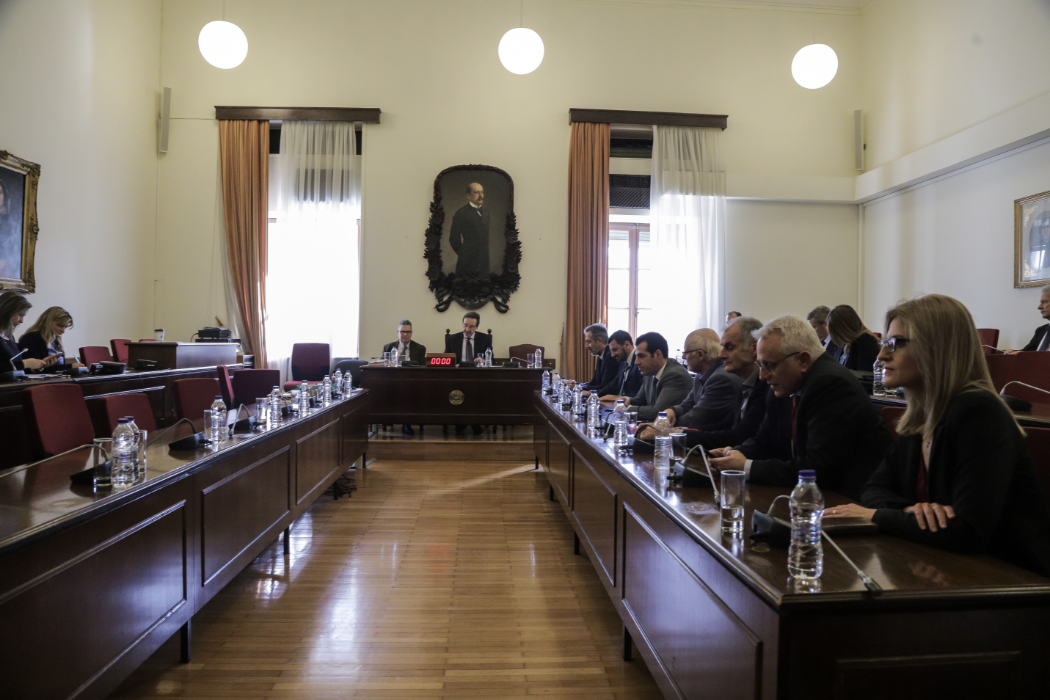 syriza-komikotragiki-i-apofasi-gia-synedriasi-tis-proanakritikis-en-meso-karantinas