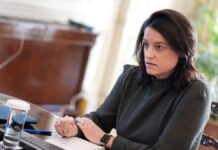 Επιστημονικοί φορείς προς Κεραμέως: Γιατί όχι και κοινωνιολογία και λατινικά;