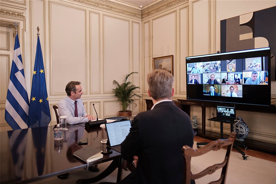 o-ntabelis-i-oikogeneia-mitsotaki-kai-success-story-me-tis-maskes