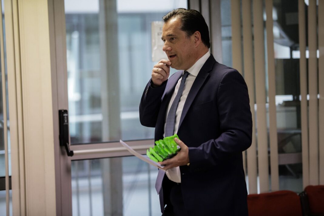 adonis-georgiadis-oyte-dorean-oyte-diatimisi-stis-maskes