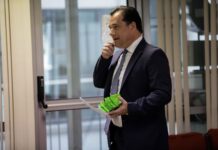 Άδωνις Γεωργιάδης: Ούτε δωρεάν, ούτε διατίμηση στις μάσκες