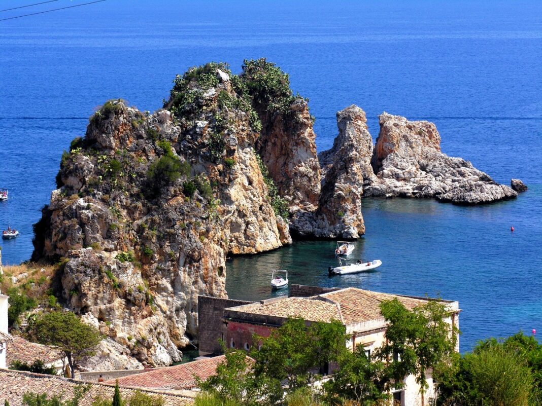 sikelia-bgalmeni-apo-paramythi-binteo