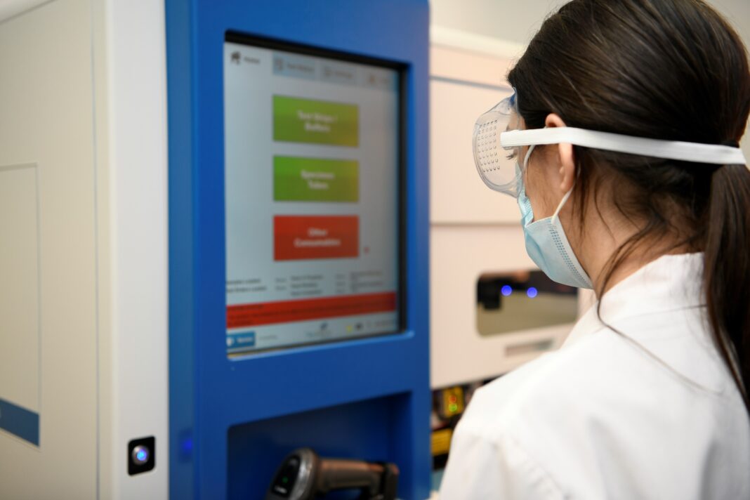 elpe-prosfora-sto-nosokomeio-attikon-proigmenoy-systimatos-diagnosis-gia-ton-koronaio