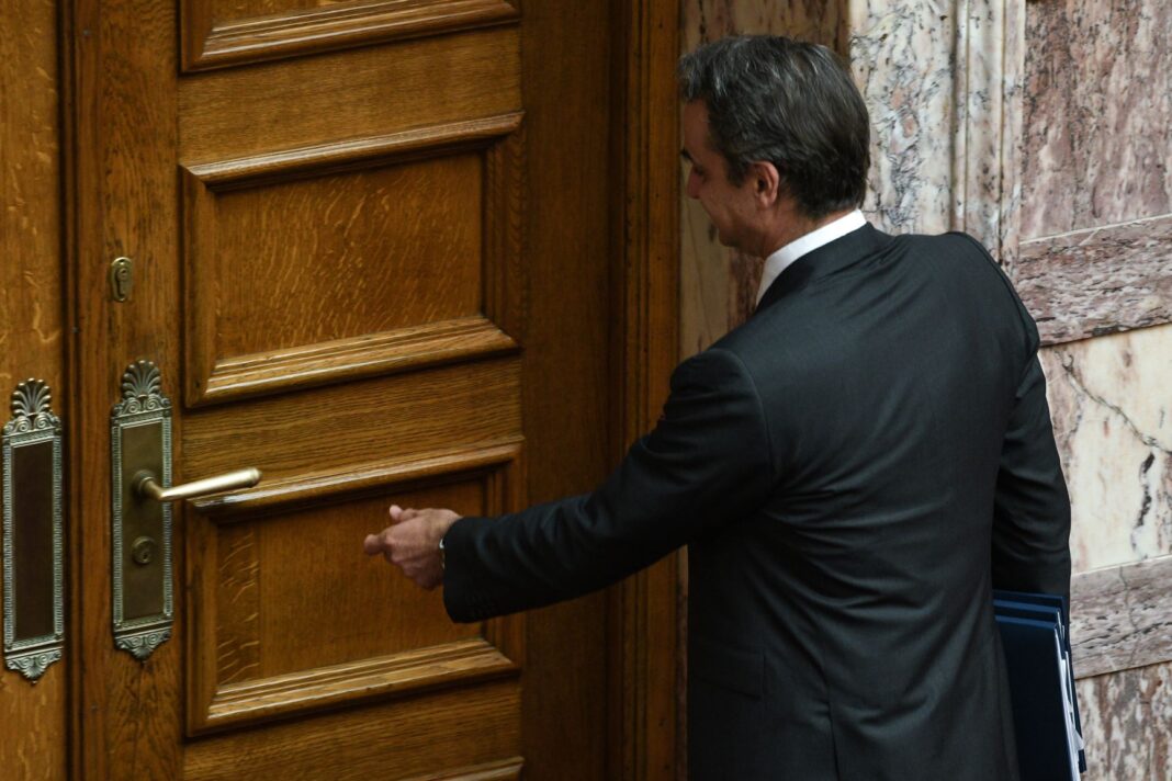 ta-erotimata-poy-den-apantise-o-mitsotakis-gia-ta-voucher