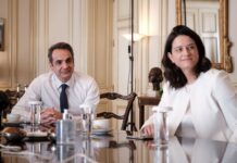 Πώς ο Μητσοτάκης «άδειασε» την Κεραμέως με την τηλεκπαίδευση