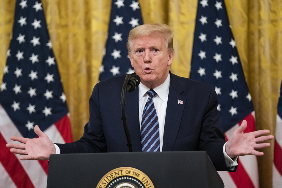 tramp-exo-stoixeia-pos-o-koronaios-syndeetai-me-ergastirio-stin-oyxan