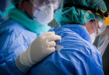 Γαλάζιο πάρτι με μυστικά κονδύλια και υπερκοστολογήσεις