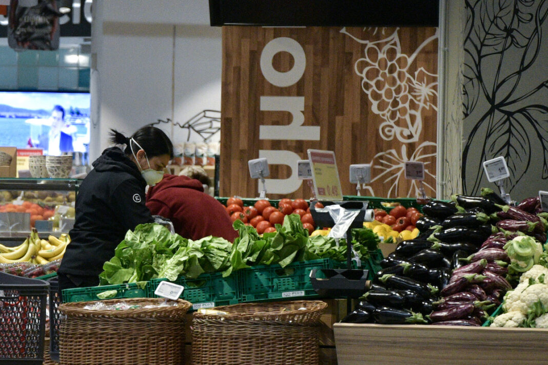 proairetikes-oi-maskes-sta-soypermarket-ypoxreotikes-sto-metro