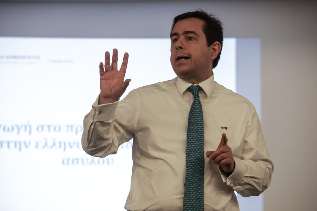 o-mitarakis-thelei-kai-mystika-kondylia