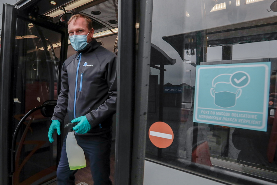 koronaios-anisyxia-epistimonon-gia-ton-pragmatiko-arithmo-thymaton-kai-kroysmaton