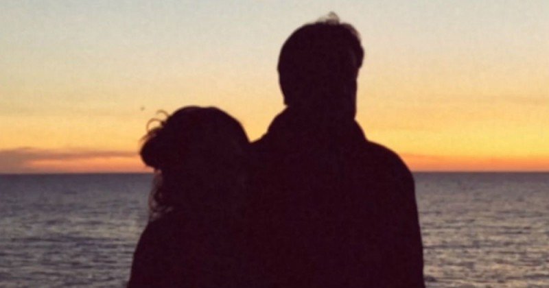 deite-otan-koimasai-o-kosmos-adeiazei-toy-basili-kekatoy-gia-na-thymitheite-osa-eixate-o