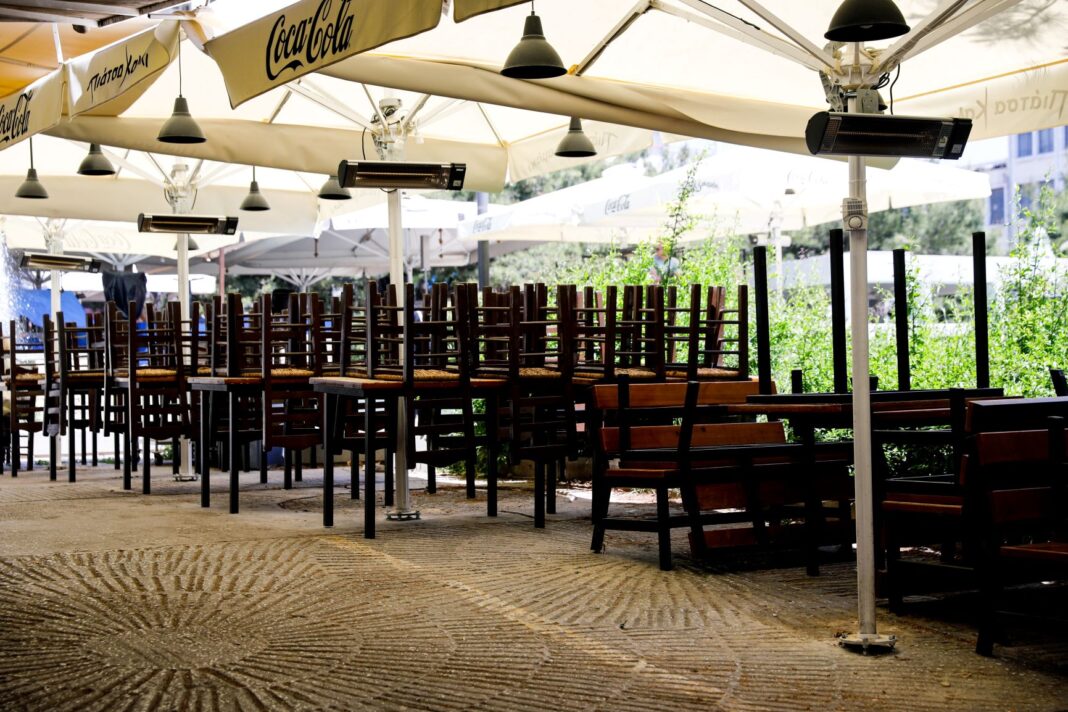 sto-trapezi-i-1i-ioynioy-gia-anoigma-tis-estiasis-trapezia-akomi-kai-sto-odostroma