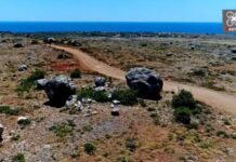 Η απόκοσμη «έρημος» με τους μυστηριώδεις κυκλώπειους βράχους στην άκρη της Ελλάδας