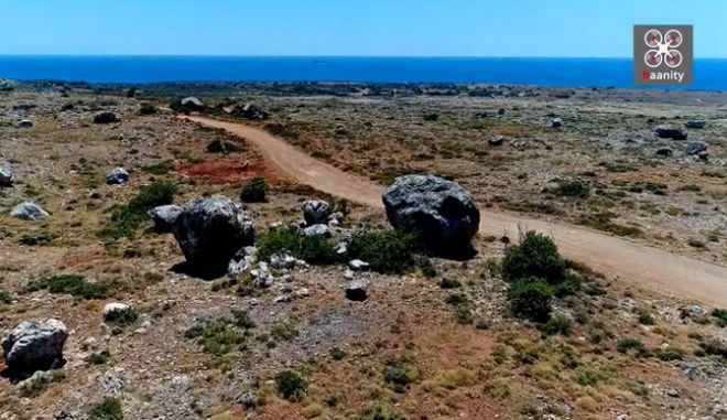 i-apokosmi-erimos-me-toys-mystiriodeis-kyklopeioys-braxoys-stin-akri-tis-elladas