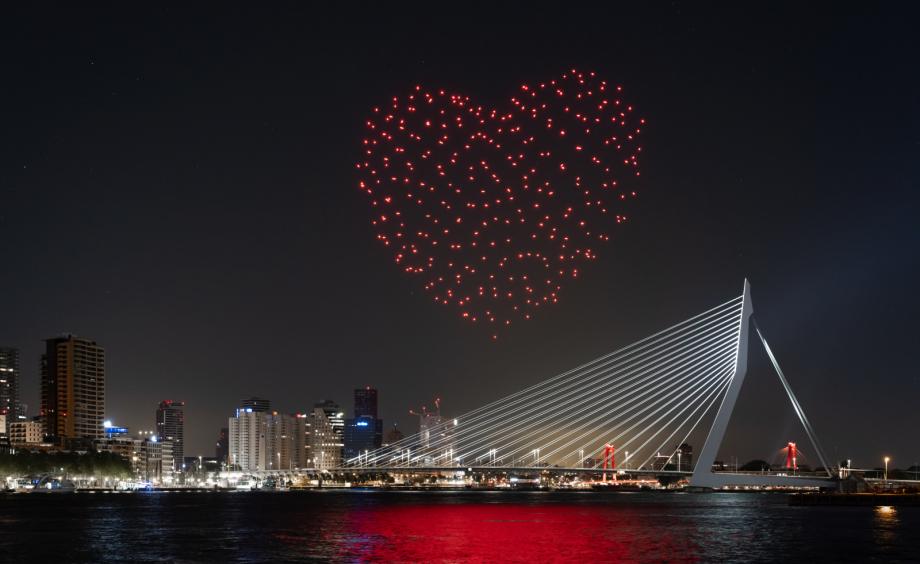 mia-pallomeni-kardia-apo-drones-ston-oyrano-toy-roterntam-binteo