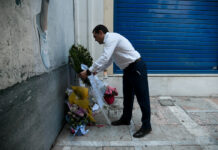 Στεφάνι για τα θύματα της Marfin κατέθεσε ο Τσίπρας: «Καταδικάζουμε απερίφραστα τη βία και την υποκρισία Μητσοτάκη»