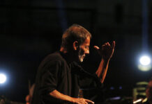 «Ζήλεψε ο Ξαρχάκος την καρέκλα της Μενδώνη» λέει δεξιό site